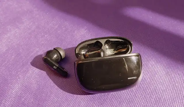 Earfun wireless black headphones, September 2024 04