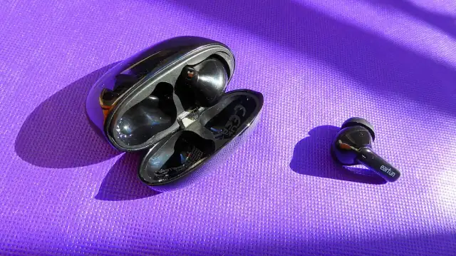 Earfun wireless black headphones, September 2024 08