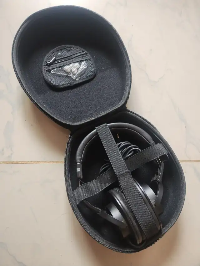 Audio Technica headphones 02