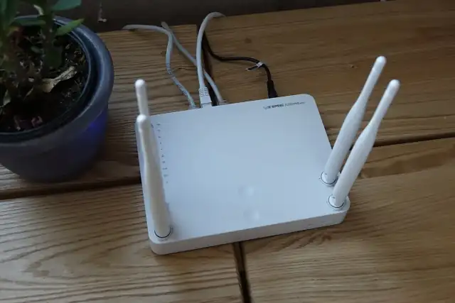 20150208ipTIME A2004NS Wireless router