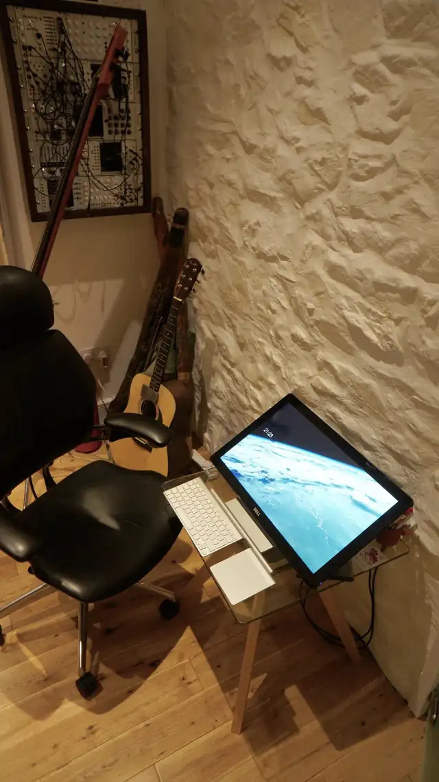 Dell tablet on small desk Back to basics (2015 04 01 21.26.01 by c g.)