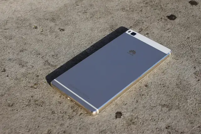 Huawei P8 smartphone (17162390161)