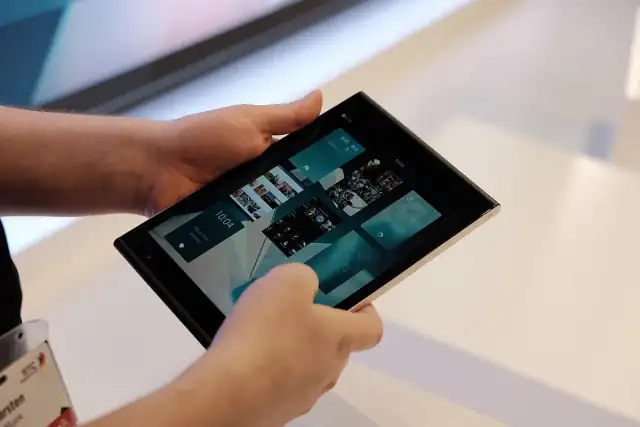 Jolla Sailfish tablet MWC 2015