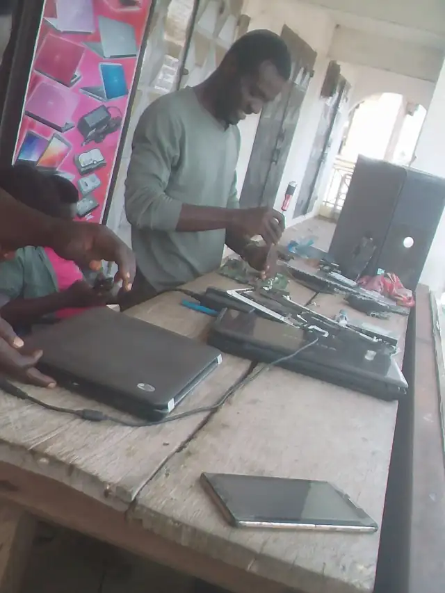 A technical laptop repairer