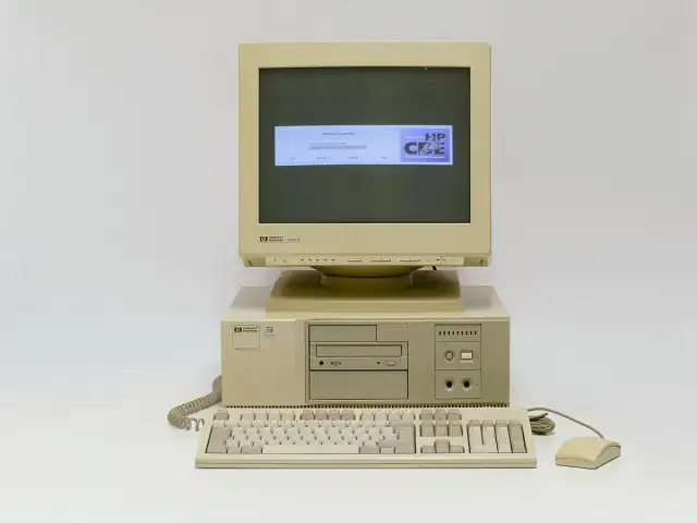 HP HP9000 725 100 Workstation 01