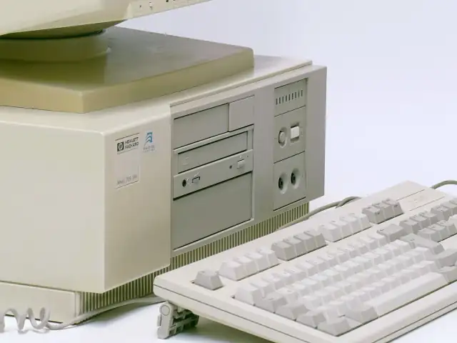 HP HP9000 725 100 Workstation 03