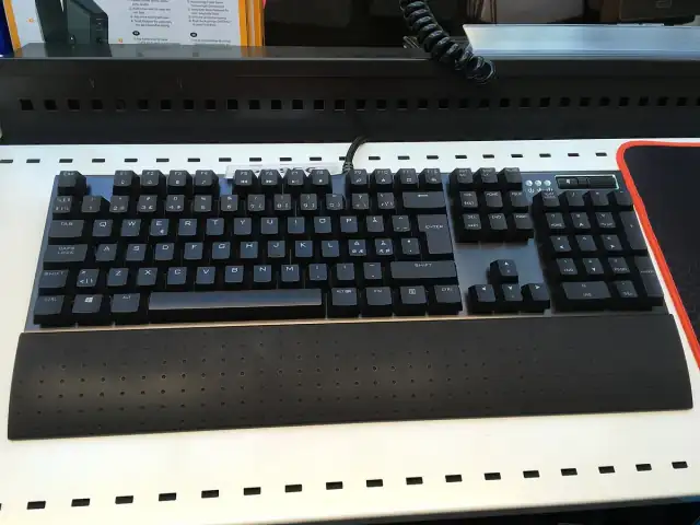 Computer keyboard layout (28808607618)