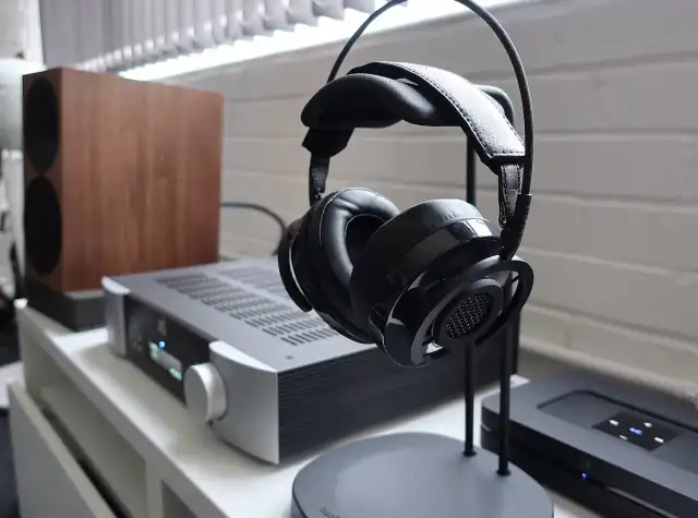 AudioQuest NightHawk Carbon headphones (34424584065)