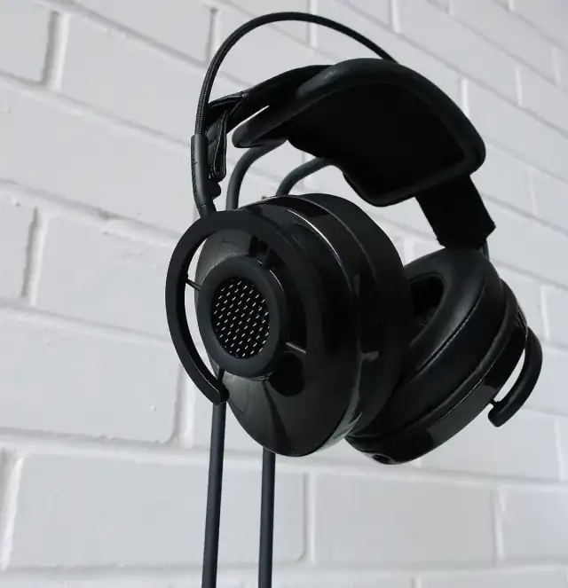 AudioQuest NightHawk Carbon headphones (33582571334)