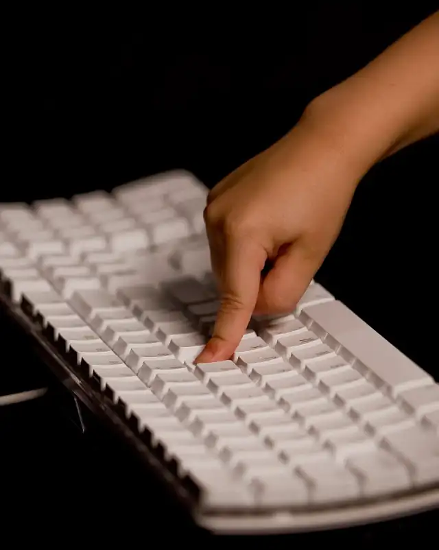 Alphanumeric keyboard